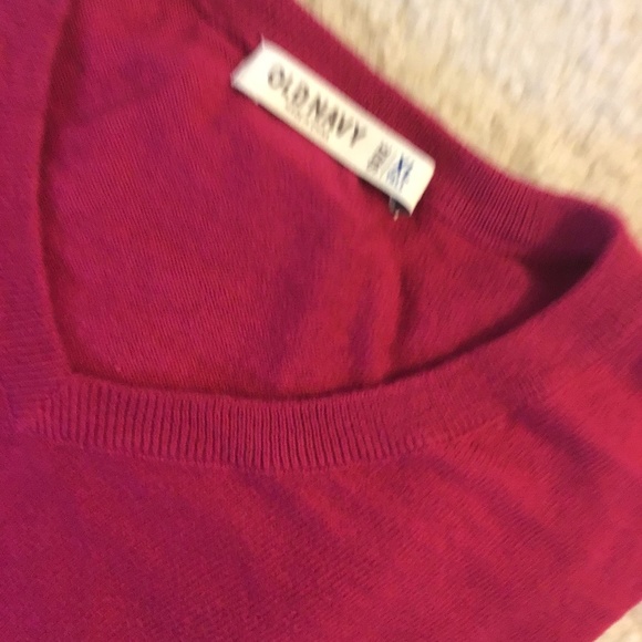 OLD NAVY LONG SLEEVE LIGHTWEIGHT V-NECK PULLOVER - Picture 3 of 9